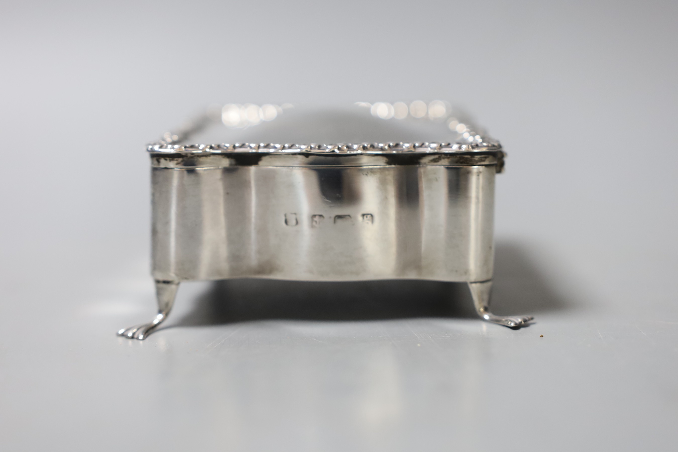 An Edwardian silver mounted trinket box, Birmingham, 1906, 88mm.